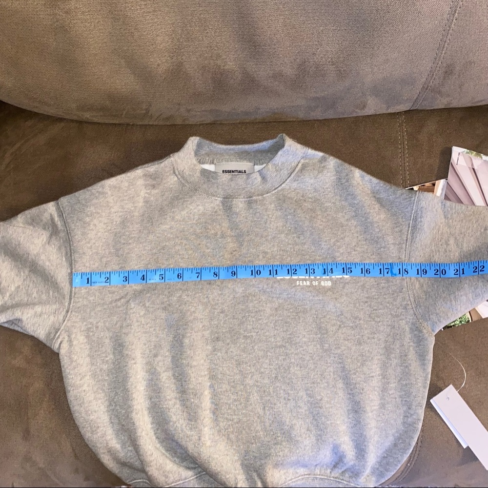 🔴SOLD🔴 Essentials Fear Of God Kids Heather Oatmeal Crew Neck Sweatshirt - Picture 11 of 12